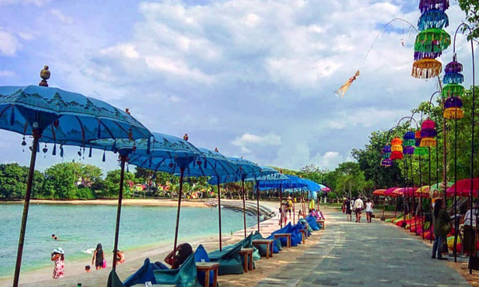 keindahan pantai nusa dua bali untuk liburan